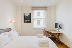 2 bedrooms, iron/ironing board, Internet, bed sheets - GuestReady - Chic and Comfortable London Retreat (London)