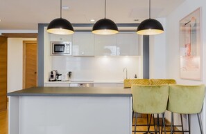 冰箱、微波炉、烤箱、洗碗机