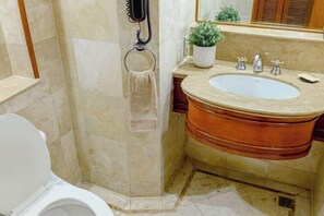 Cots/infant beds - Ortigas CBD Near Business & Shopping Hubs (Pasig)