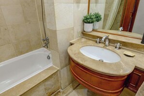 Cots/infant beds - MCollection - Ortigas CBD Near Business & Shopping Hubs (Pasig)