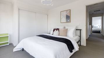 Apartemen | 4 kamar tidur, ruang kerja ramah laptop, dan setrika/meja setrika