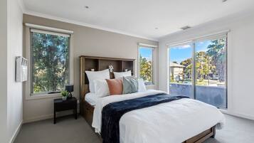 4 bedrooms, laptop workspace, iron/ironing board, bed sheets