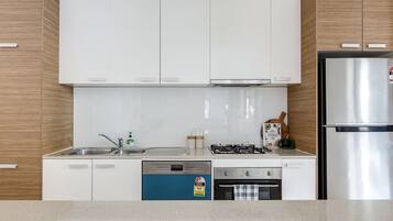 Apartment | Dapur peribadi | Pembakar roti, alat memasak/pinggan mangkuk/perkakas dapur