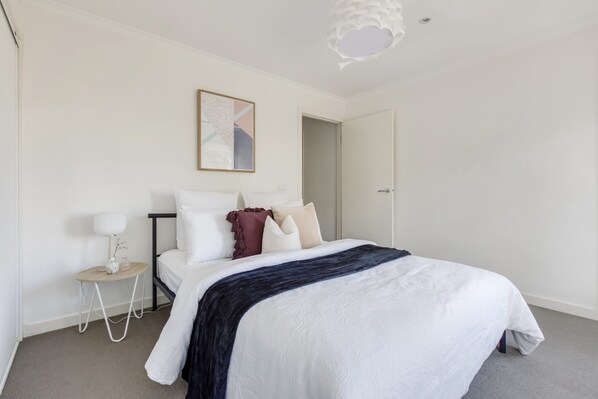 Apartment | 4 bedrooms, laptop workspace, iron/ironing board, bed sheets