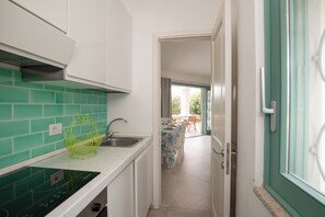 Apartment, 2 Bedrooms, Partial Sea View | Private kitchen