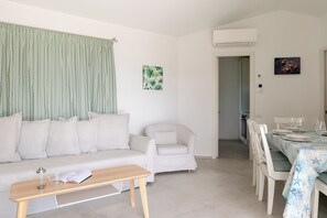 Apartment, 2 Bedrooms, Partial Sea View | Dining room