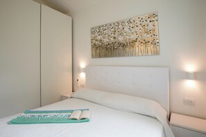 Apartment, 2 Bedrooms, Partial Sea View