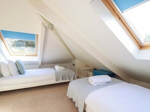 2 bedrooms, individually decorated, individually furnished, free WiFi - 3 The Old Cornstore (St. Agnes)