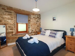 2 bedrooms, individually decorated, individually furnished, free WiFi - 3 The Old Cornstore (St. Agnes)