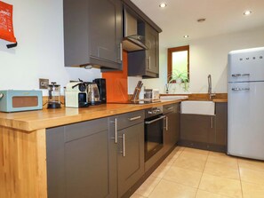 Cookware/dishes/utensils - 3 The Old Cornstore (St. Agnes)