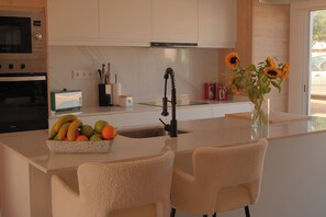 Mikroaaltouuni, uuni, liesi, astianpesukone