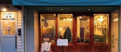 A storefront with a sign reading "Caffe Astore."