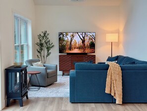Televisión y chimenea 