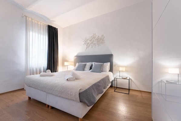 2 chambres, fer et planche à repasser, accès au Wi-Fi (inclus)