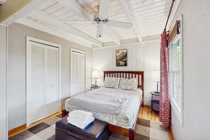 3 bedrooms, internet, bed sheets