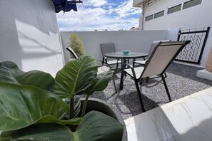 Outdoor dining - Kuan Mapraw Villa 2 (Phatthalung)