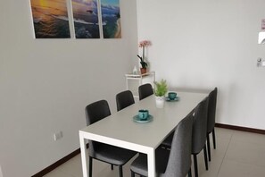 Dining - Landmark by Homey Planet 3BR Family Suite(A) (Tanjung Tokong)