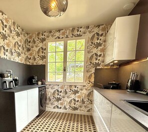 Micro-ondes, four, lave-vaisselle