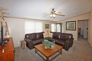 Living area - The Hill House at Quail Creek Ranch (Wheeler)