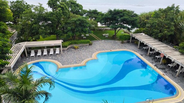 Outdoor pool - VIP Condominium GoldenEye - Hua Hin/Cha-am - TOP VIEW on beach/city/mountains (Tambon Cha-am)