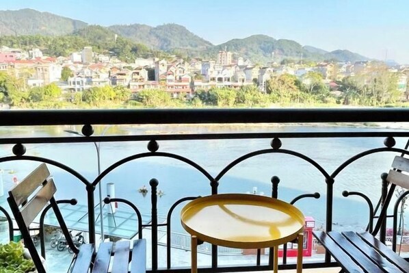 Room - CHI’S HOUSE (P. Hop giang)