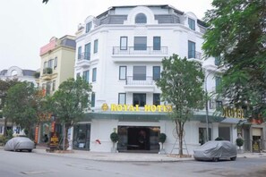 Unclassified image, 3 of 14, button - Trau Quy Boutique Hotel (Hanoi)