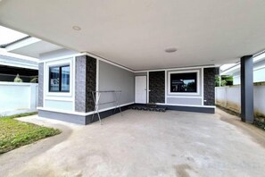 Unclassified image, 3 of 14, button - We House - Hangdong 2 (Hang Dong)