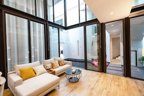 المنشأة من الداخل