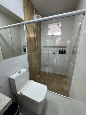 House | Bathroom | Free toiletries, soap, shampoo, toilet paper - Casa Pérola de Marataízes (Marataízes)
