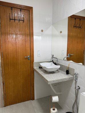Rumah | Kamar mandi | Perlengkapan mandi gratis, sabun, sampo, dan tisu toilet
