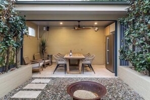 Unclassified image, 5 of 13, button - Millers Point Home Harbourside (Millers Point)