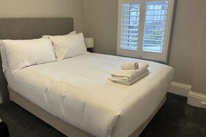 Cots/infant beds - Millers Point Home Harbourside (Millers Point)