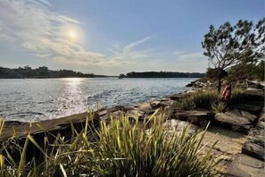 Beach - Millers Point Home Harbourside (Millers Point)