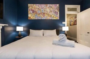 Cots/infant beds - Millers Point Home Harbourside (Millers Point)