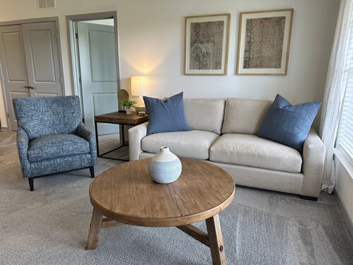 NEW The C-suite - Lux Dublin Apt w Home Office