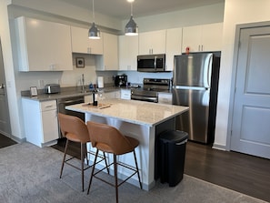 Apartment - NEW The C-suite - Lux Dublin Apt w Home Office (Dublin)