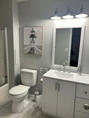 Hårføner, håndklær, såpe og sjampo