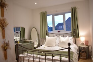 4 makuuhuonetta, silitysrauta/-lauta, Wi-Fi, vuodevaatteet