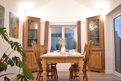 Stylish new 4 bedroom cottage in heart of Epworth