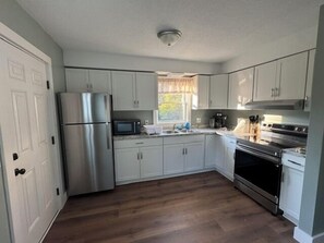 Mikroaaltouuni, uuni, liesi, astianpesukone