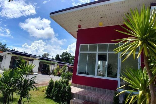 Thipburee Riverside Hotel