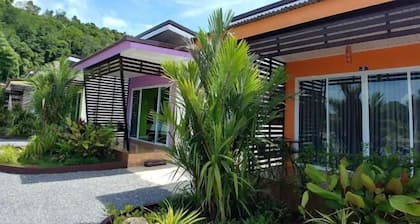 Thipburee Riverside Hotel