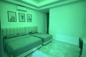 A room with a bed, two bedside tables, and a chair. - The White House Pool Villa Pattaya (Pattaya)