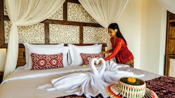 Deluxe Villa, 1 King Bed, Private Pool, Garden View | Egyptian cotton sheets, premium bedding, desk, free WiFi