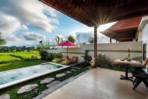 Deluxe-Villa, 1 King-Bett, eigener Pool, Gartenblick | Bettwäsche aus ägyptischer Baumwolle, hochwertige Bettwaren