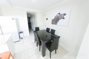 Unclassified image, 5 of 20, button - Unit Close to Airport, Hospital, Shops & Transport (Midland)