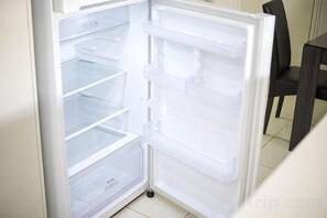 Unclassified image, 5 of 20, button - Unit Close to Airport, Hospital, Shops & Transport (Midland)