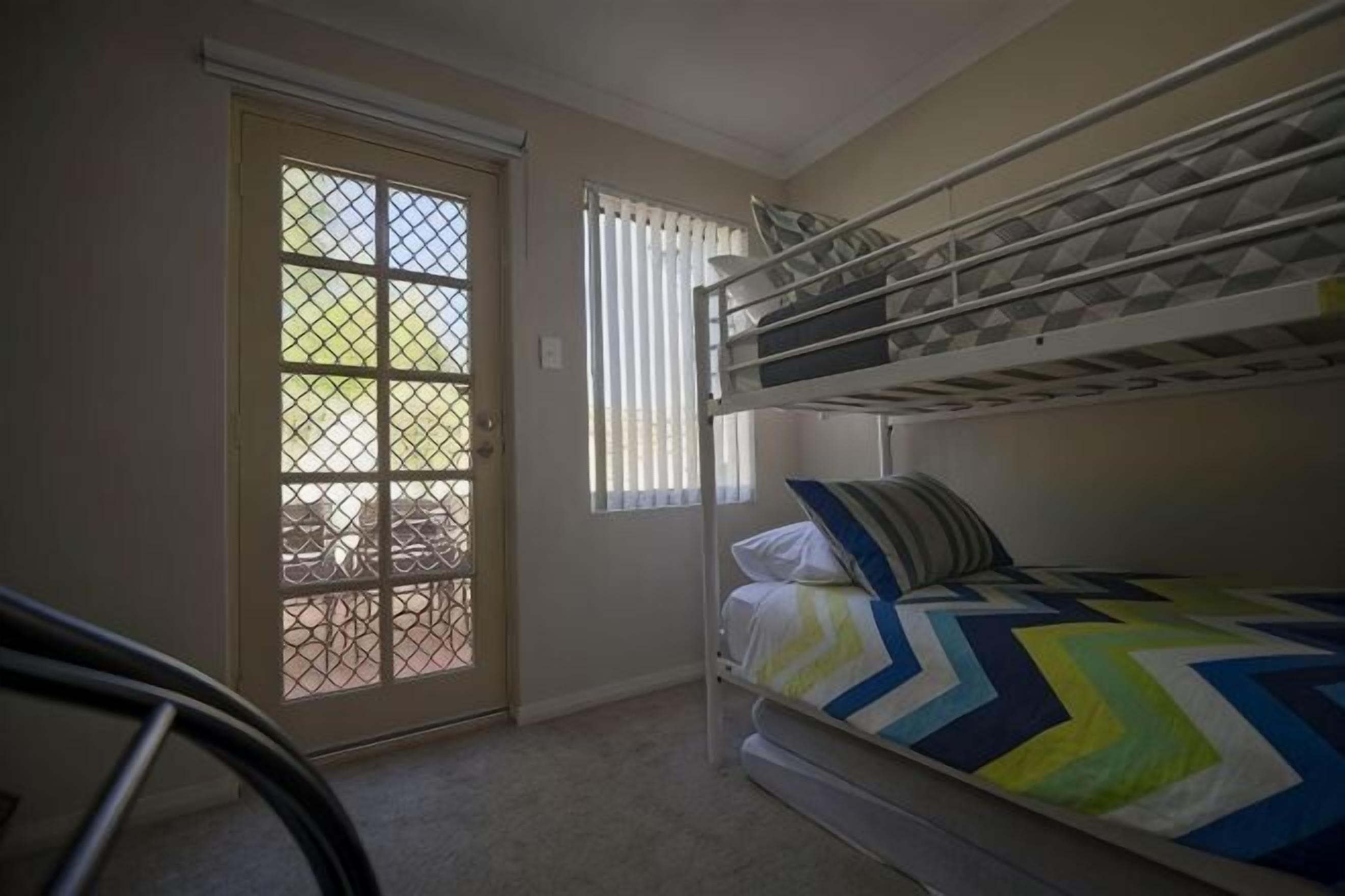 Cots/infant beds