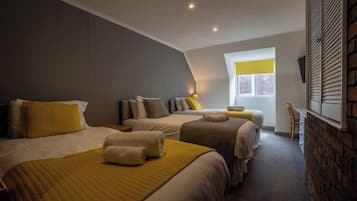 Ropa de cama de alta calidad y tabla de planchar con plancha