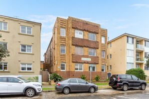 Apartment | Exterior - Beachside Living in Modern 2 Bedroom Apartment (Sydney)